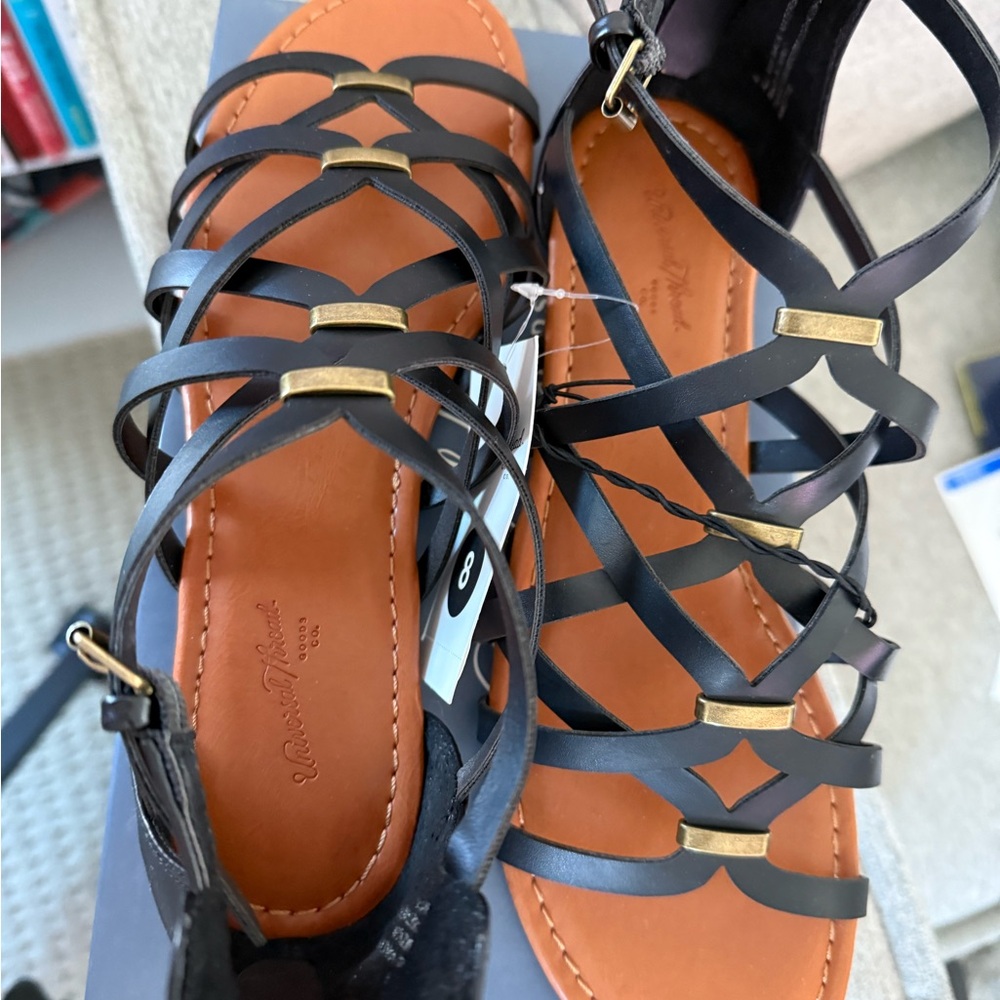 Universal Thread Black Strappy Sandals size 8